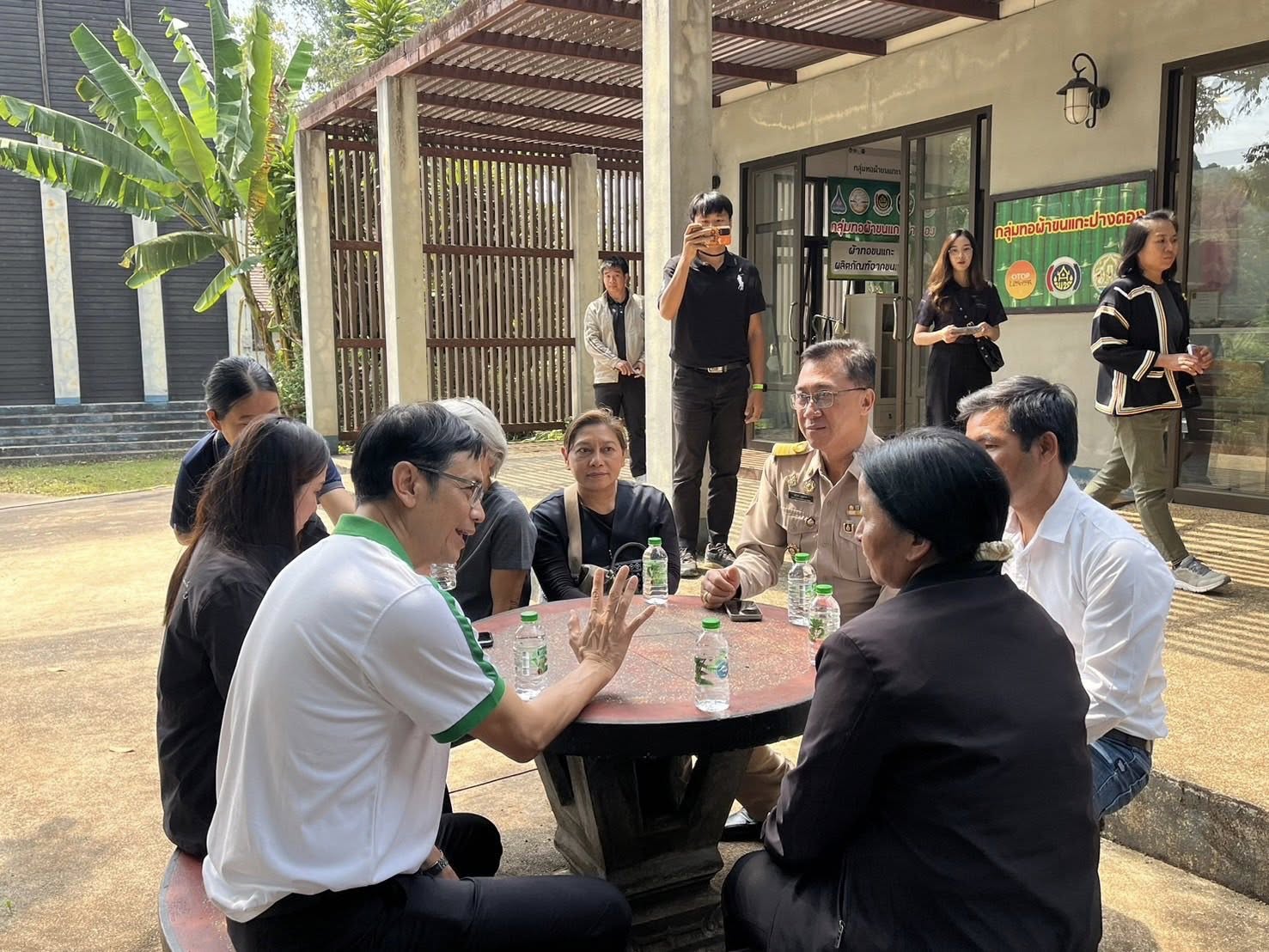 พช.แม่ฮ่องสอน ลงพื้นที่ติดตามและสนับสนุนการดำเนินงานโครงการ “ด้วยจงรักและภักดี” สร้างประโยชน์ให้ชุมชน ประชาชนมีความสุข