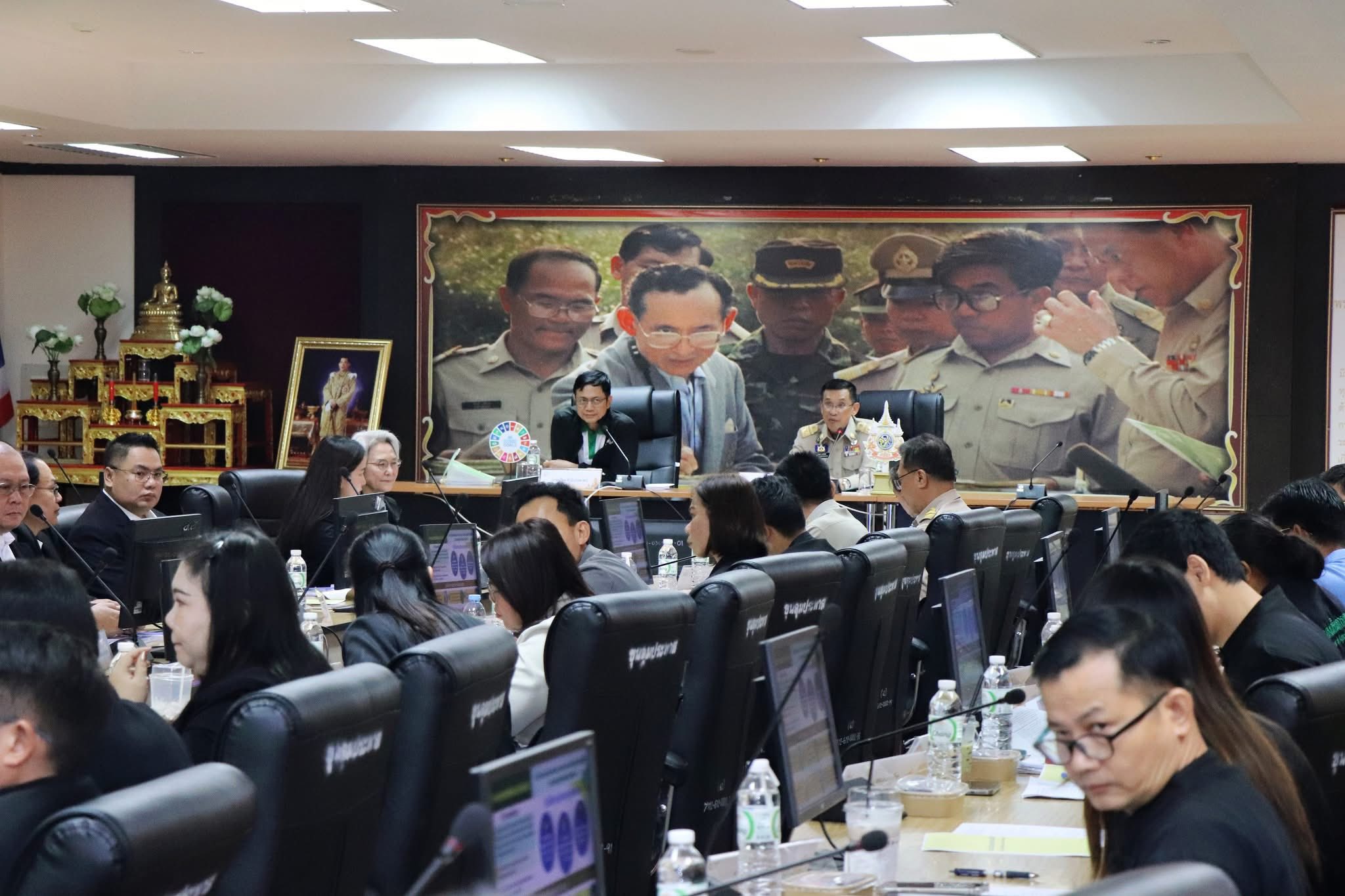 พช.แม่ฮ่องสอน ร่วมประชุมปรึกษาหารือแนวทางการดำเนินโครงการ “ด้วยจงรักและภักดี” มุ่งสร้างประโยชน์สู่ชุมชนและความสุขของประชาชน