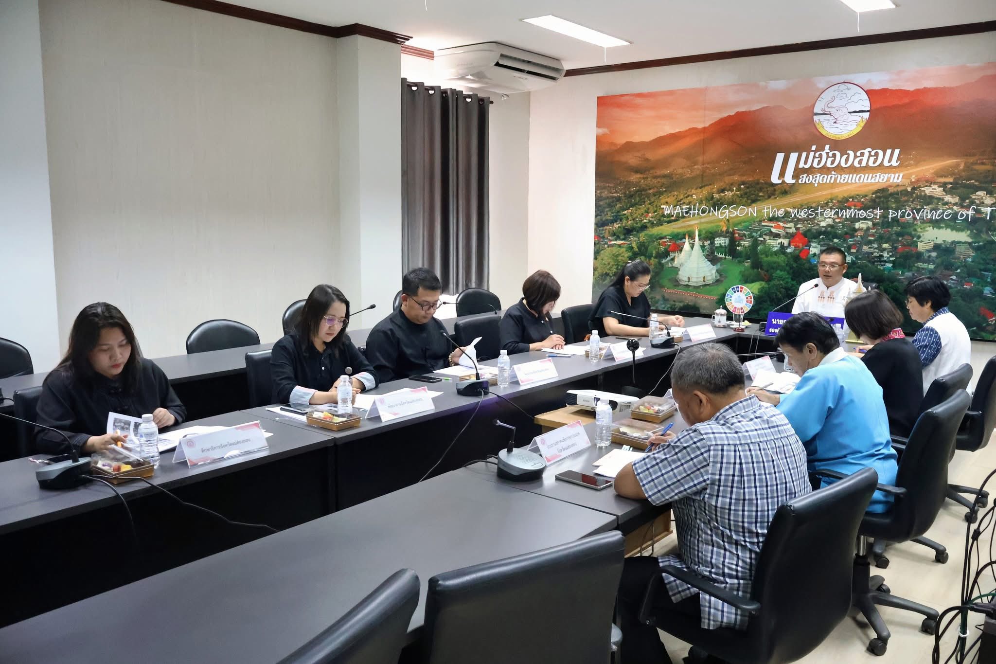พช.แม่ฮ่องสอน เข้าร่วมการประชุมคณะทำงานคัดเลือก “บุคคลต้นแบบทำความดีเพื่อแผ่นดินวุฒิสภา : จิตอาสาผู้สร้างคุณค่าและแรงบันดาลใจเพื่อสังคม”