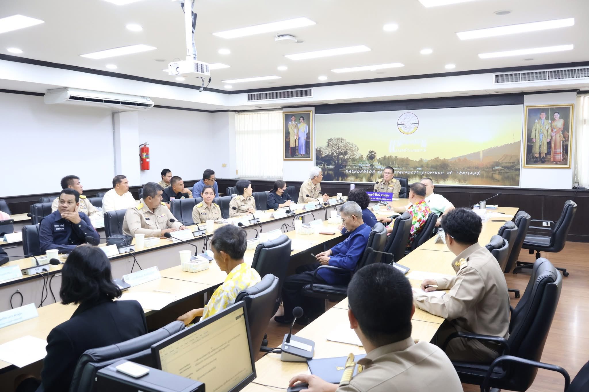 พช.แม่ฮ่องสอน ดำเนินการตามรอยปรัชญาของเศรษฐกิจพอเพียง ของในหลวงรัชกาลที่ 9 ซึ่งในสถานการณ์วิกฤตจากผลกระทบการสู้รบในตะวันออกกลาง ได้ดำเนินการส่งเสริมให้ชุมชน “ตั้งรับ ปรับตัวได้ และยืนได้ด้วยตนเอง” 🌾